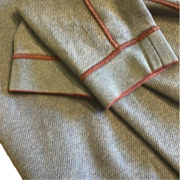 Tommy Bahamas reversible heavy weight 1/4 zip sweater in faded maroon & blue - Picture 8 of 9